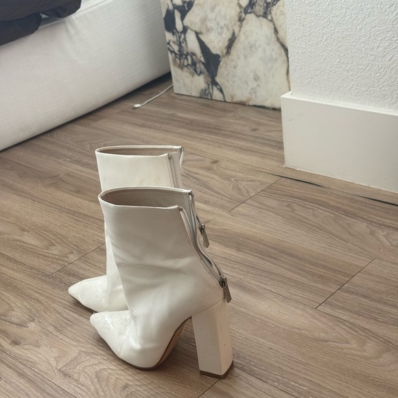 Elegant White Ankle Boots - Picture 1 of 1